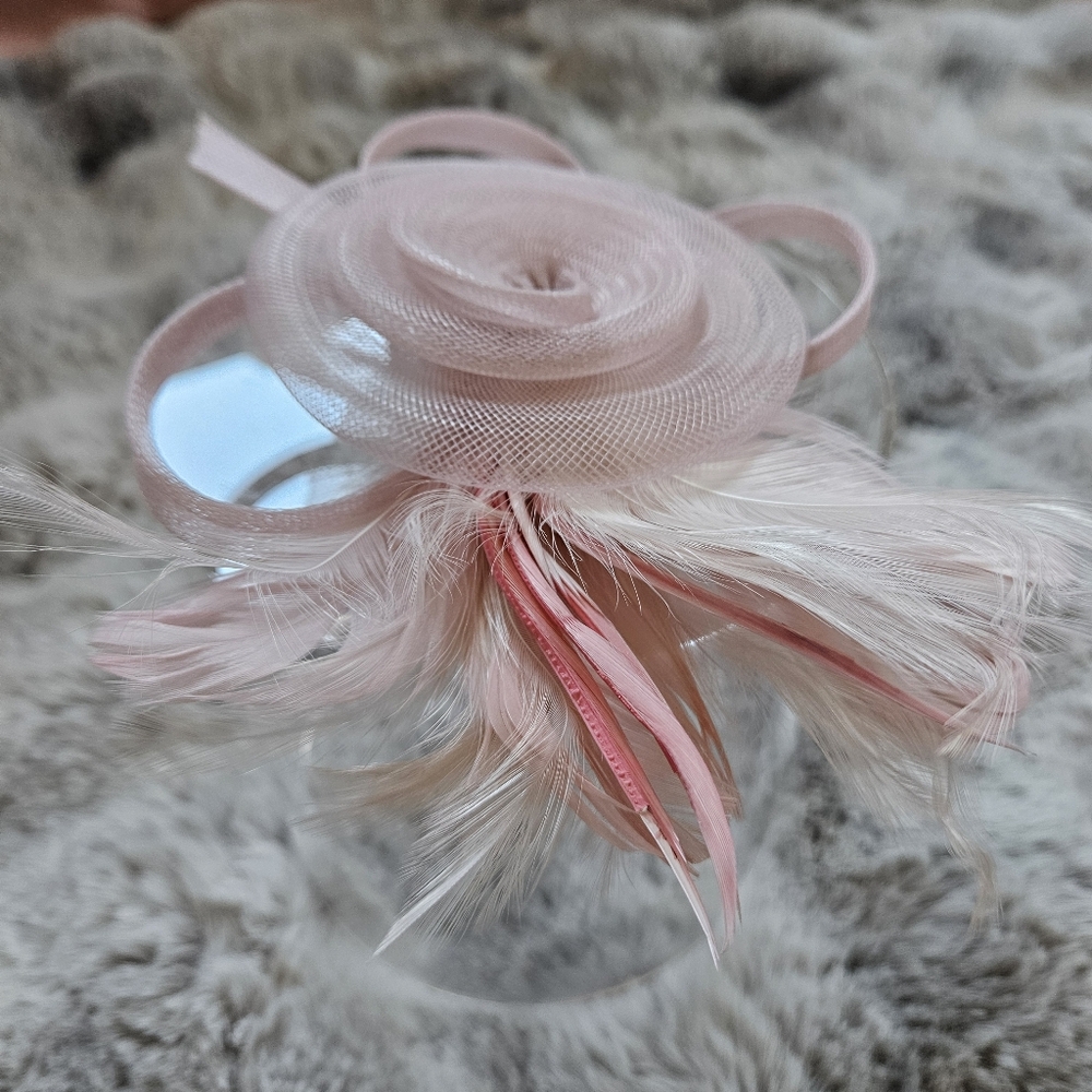 Elegant Pink Fascinator with Feathers 🩷 Headband and Clip Attachment NWOT